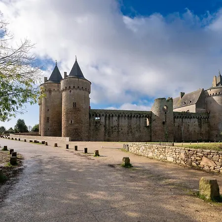 Devant Le Chateau De Suscinio