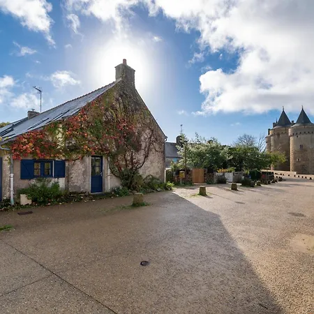 Devant Le Chateau De Suscinio